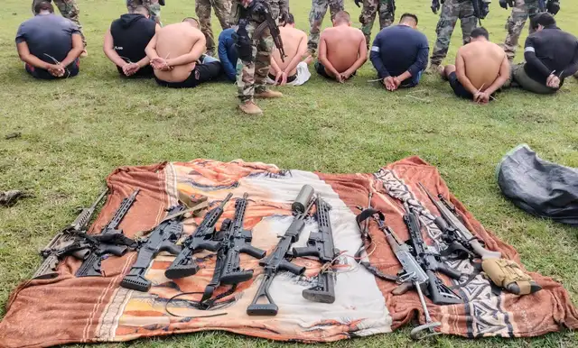 Cazados. Armamento pesado incautado a “Los Guardianes de La Pampa”. Cazados. Armamento pesado incautado a “Los Guardianes de La Pampa”.