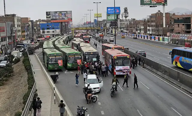 Transportistas anunciaron que el apagado de motores será una acción simbólica de quienes decidan acatarlo. Foto: LR   