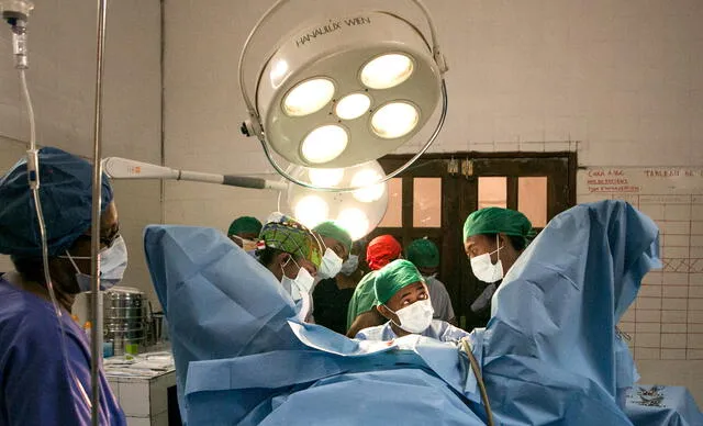 Una novedosa operación destinada a donantes de riñones se realizó en Argentina. Foto: AFP.