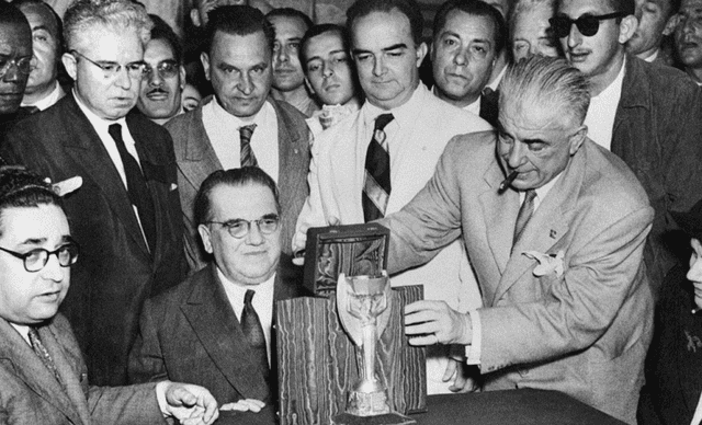 La copa del Mundial fue devuelta a la FIFA en 1947, luego de estar bajo el resguardo de Aldo Cevenini