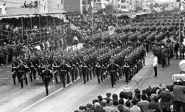 Gran Parada y Desfile Cívico-Militar en la avenida Brasil (1974). Foto: El Peruano.