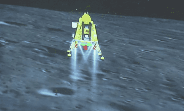 Imagen de la llegada de la nave Chandrayaan-3 al polo sur de la Luna. Foto: captura de Youtube/El País   