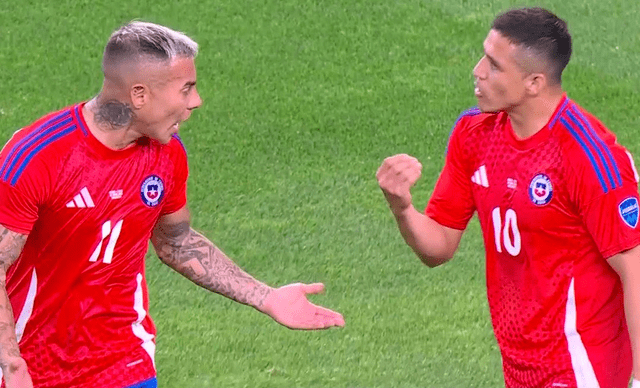 Discusión entre Sánchez y Vargas durante el Perú vs. Chile. Foto: DSports.   