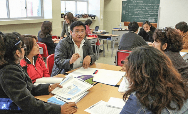 Los docentes que pertenezcan al tercio superior podrán acceder al bono por una única vez. Foto: Minedu   