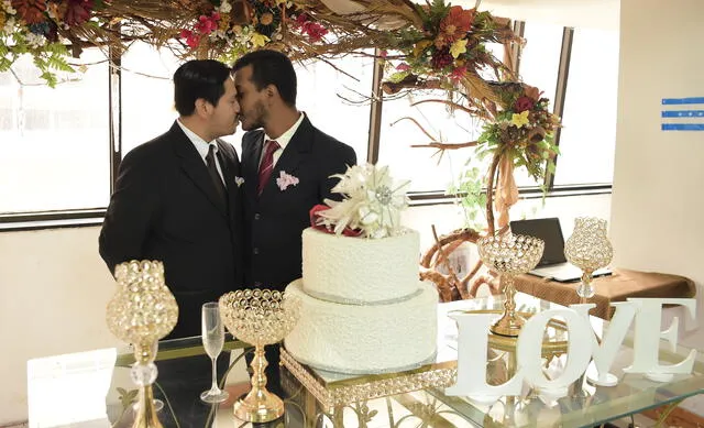 Giovanni Vareles (R) and Borys Alvarez celebrate being married during Ecuador's first male gay couple marriage at a registry office in Guayaquil on July 25, 2019. - Ecuador's Constitutional Court approved same-sex marriage on June 12. (Photo by Rodrigo BUENDIA / AFP)