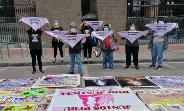 Colectivo Juntos Perú Por Justicia manifestándose frente al MIMP. Foto: FB JPPJ