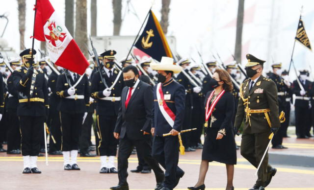 Pedro Castillo participa en    ceremonia por el Bicentenario de la Marina de Guerra del Perú, y  142 aniversario del combate de Angamos Fotos: Carlos Félix. GLR.