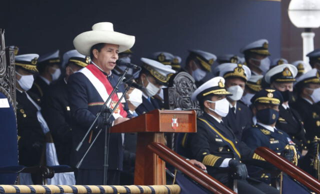 Pedro Castillo participa en    ceremonia por el Bicentenario de la Marina de Guerra del Perú, y  142 aniversario del combate de Angamos Fotos: Carlos Félix. GLR.