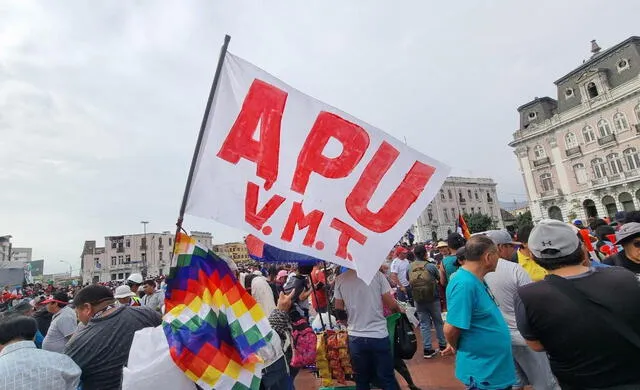Protestantes llegaron al Centro Histórico de Lima, luego de trasladarse desde Lima Norte, Lima Este y Lima Sur. Foto: Vanessa Sandoval / URPI-LR   