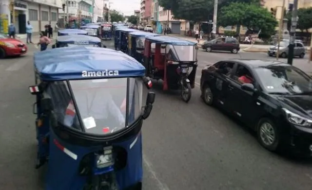 Mototaxistas de la región Piura