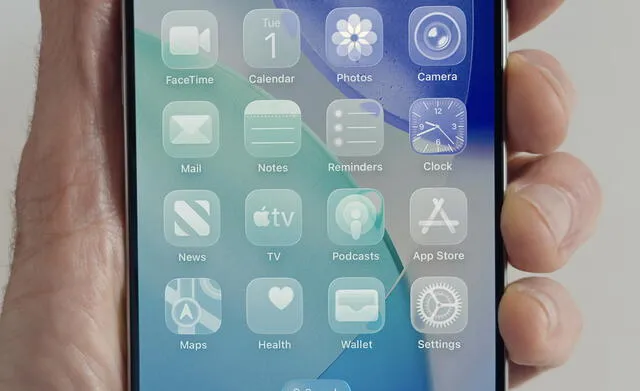 Liquid Glass design brings a new way to interact with iPhones and its apps, offering new views of the iOS 26. Photo: Apple Liquid Glass design brings a new way to interact with iPhones and its apps, offering new views of the iOS 26. Photo: Apple
