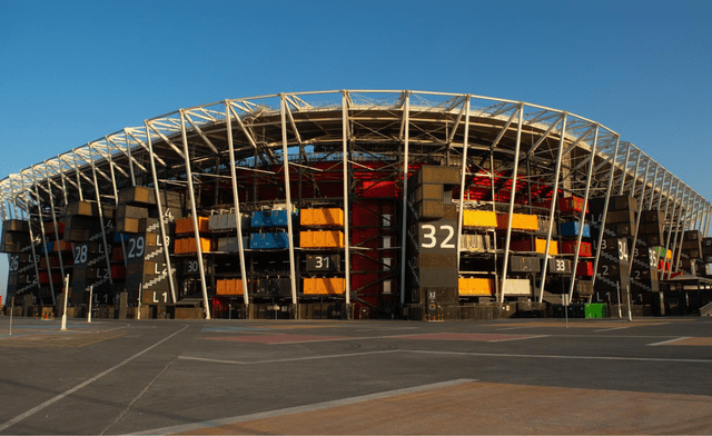 ¿Qué significa los colores de los conteiners del Estadio 974?