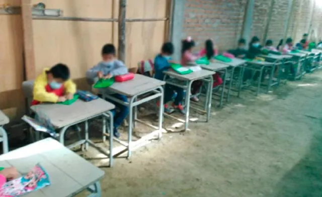 Estudiantes reciben sus clases en condiciones precarias. Foto: La República.
