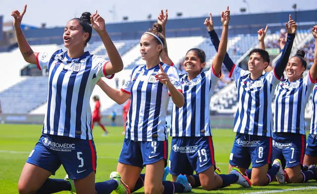 Festejo del equipo femenino de Alianza Lima en Matute. Foto: Alianza Lima