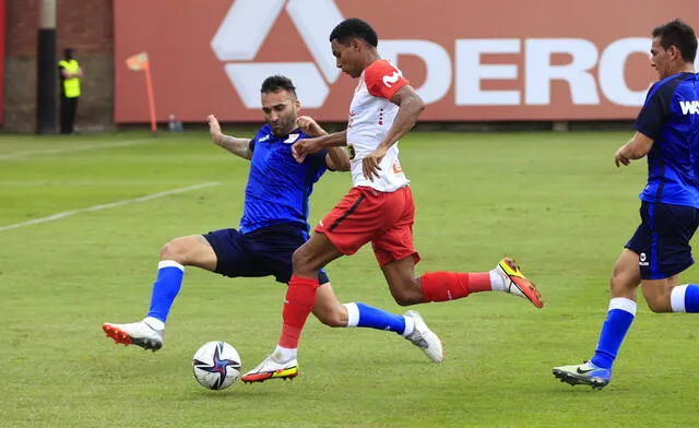 Marcos López pelea el puesto de lateral izquierdo junto a Miguel Trauco. Foto: Twitter Selección peruana