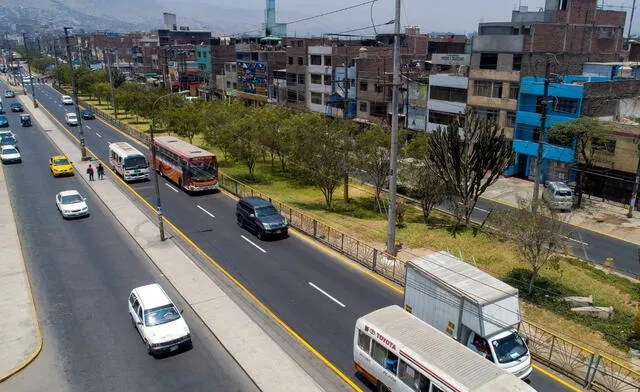 La empresa de transporte Santa Catalina recorre toda la avenida Canto Grande, en San Juan de Lurigancho. Foto: Municipalidad de Lima   