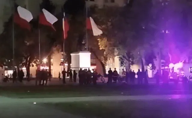 El hombre fue trasladado hasta la Posta Central, donde se encuentra estable dentro de su gravedad y se confirmó que el 60% de su cuerpo resultó afectado. Foto: captura X.   