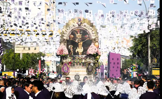  Último recorrido de la procesión del Señor de los Milagros hoy en el Día de los Santos. Foto: John Reyes/ La República.   