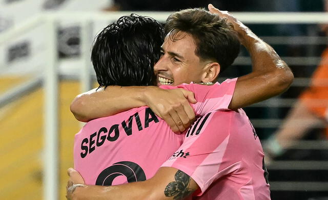 Tadeo Allende celebrating his goal with his partner Telasco Segovia in the first goal of the match against Palmeiras. Photo: AFP News Tadeo Allende celebrating his goal with his partner Telasco Segovia in the first goal of the match against Palmeiras. Photo: AFP News