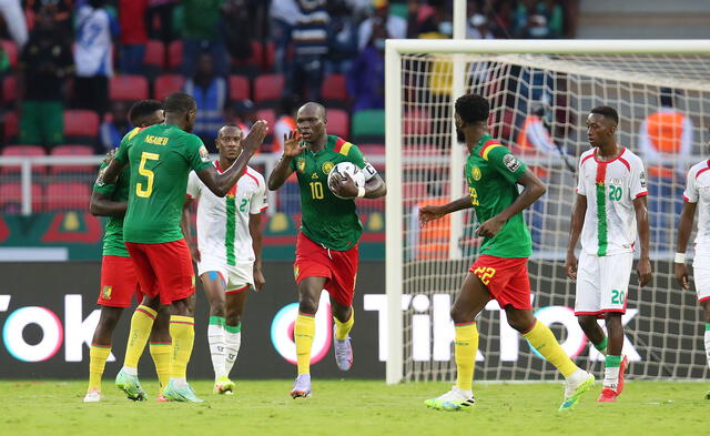 Vincent Aboubakar marcó el primer doblete de la Copa Africana en el triunfo 2-1 de Camerún sobre Burkina Faso. Foto: Twitter/@CAF_Online