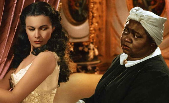 Vivien Leigh (Scarlett O'Hara) y Hattie McDaniel (Mammy) en una de las escenas de Gone with the Wind. Créditos: Metro-Goldwyn-Mayer