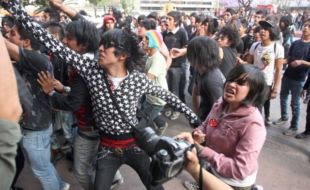 Emo vs Punk la pelea de las tribus en México