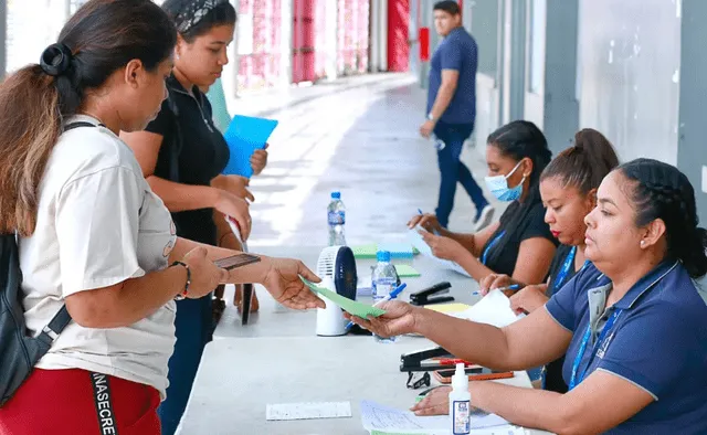 El PASE-U se entrega a estudiantes que cumplen con los requisitos del IFARHU. Foto: EcoTv Panamá | listo wallet