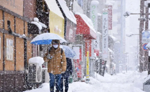 Esta ola invernal en Japón se suma a la fuerte tormenta que enfrenta Estados Unidos. Foto: AFP