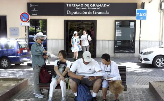 Turismo de Granada es una de las oficinas que suspenderá la atención. (Foto: G.M)