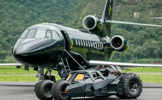 Neymar tiene una réplica exacta del 'Batimóvil'   