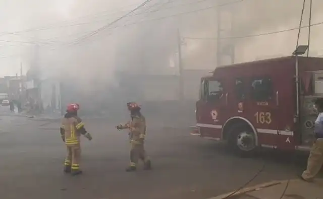 Incendio en Huaral genera intensa humareda