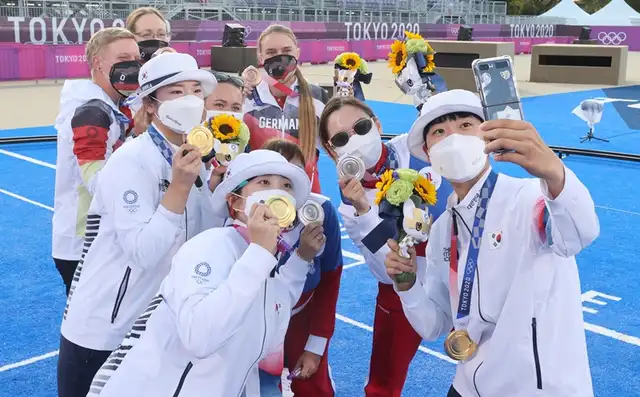  En Tokio 2020, las seis arqueras que ganaron medallas de oro recibieron autos de la marca Hyundai. Foto: Agencia de Noticias Yonhap.<br><br>    