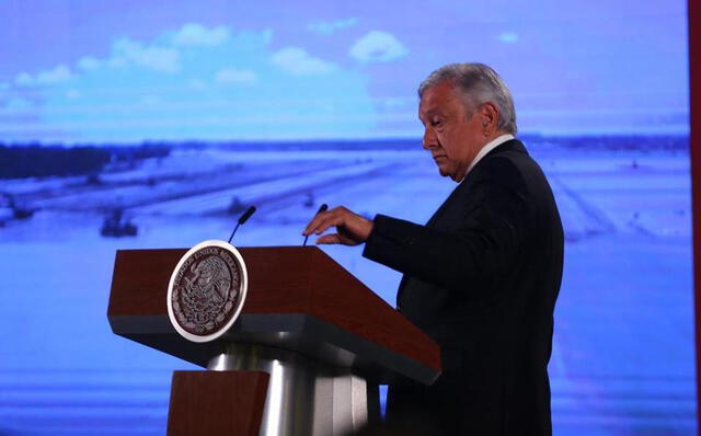 AMLO afirmó que la corrupción en México puede disminuir con la ayuda de los empresarios. (Foto: Héctor Téllez)