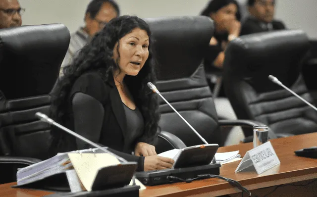 Yesenia Ponce fue denunciada en la Comisión de Ética por un presunto desbalance patrimonial y por haber mentido respecto a su domicilio. Foto: La República.