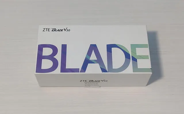 Caja del ZTE Blade V30