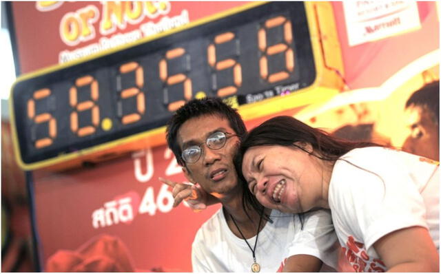 La pareja tailandesa se besó por más de 58 horas. Foto: Milenio   
