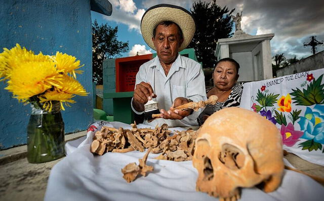 Al morir un habitante de Pomuch, su cuerpo se coloca en una bóveda que permanecerá sellada por 3 años. Foto: Campeche Travel   