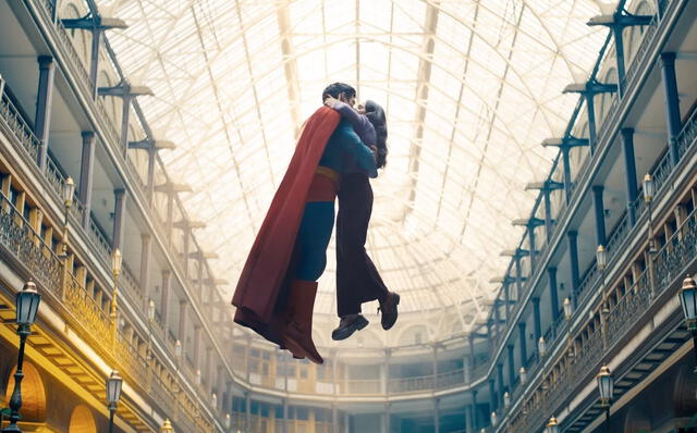 El tráiler muestra la química de Superman con Lois Lane, interpretada por Rachel Brosnahan. Foto: eCartelera   