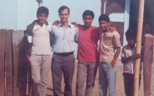 El papa León XIV en Chulucanas, Piura, poco después de su llegada en 1985. Créditos: cortesía. El papa León XIV en Chulucanas, Piura, poco después de su llegada en 1985. Créditos: cortesía.