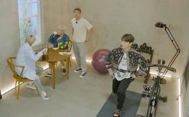 Presentación de la colección RM de nuevos goods de BTS. Foto: captura VLive