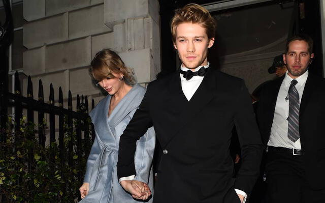 Taylor Swift y Joe Alwyn en fiesta de Vogue. Foto: El País