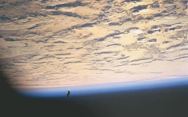 Foto captada desde el trasbordador espacial durante la misión STS-88. NASA.