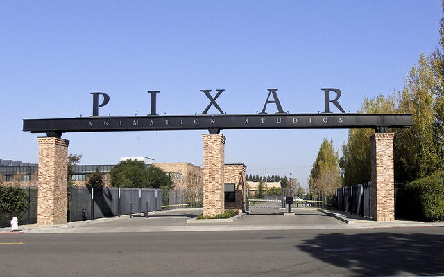 Empleados de Pixar denuncian a Disney por censura de colectivo LGBTI