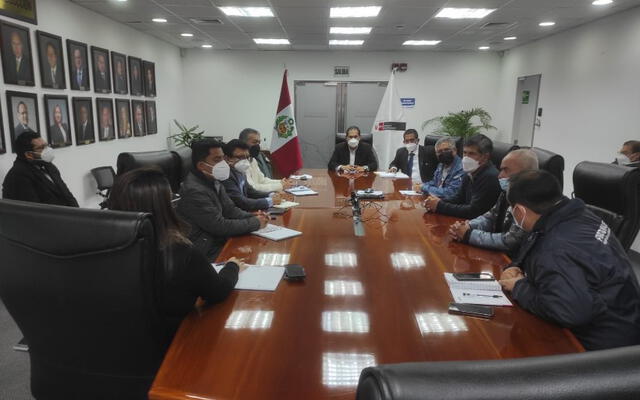 Reunión entre autoridades de Produce y sindicato de pescadores Reunión entre autoridades de Produce y sindicato de pescadores