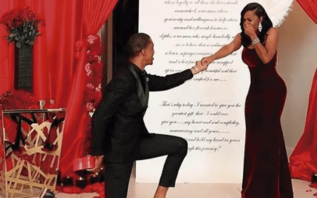 Le dieron a escoger 6 anillos de compromiso. Le dieron a escoger 6 anillos de compromiso.