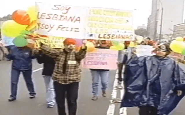 Primera Marcha del Orgullo LGTB. Lima, 2002. Foto: captura/ MHOL