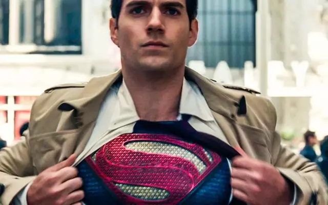 Henry Cavill está negociando su retorno como Superman en la cinta de The Flash. Foto: Warner Bros.