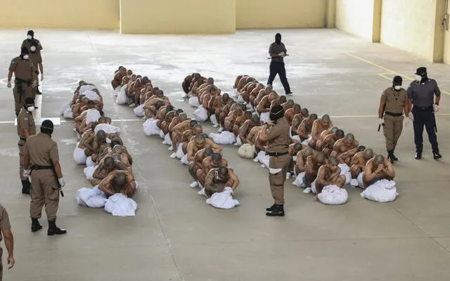  Hay 153 personas fallecidas, cuatro de ellas eran mujeres. Foto: AFP<br>   