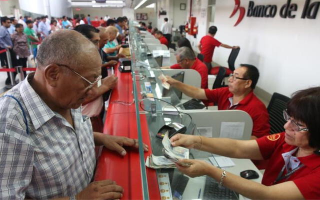  Los pensionistas de jubilación minera afiliados a la APF y ONP podrán acercarse al Banco de la Nación a recibir el pago del Bono Minero 2023. Foto: Andina<br>   