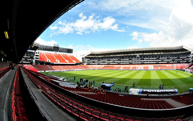 El estadio Rodrigo Paz Delgado es conocido popularmente como Casa Blanca. Foto: LDU   
